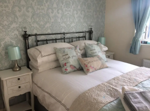 Woodgrove Apartment
