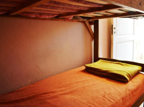 Hipolito Raiz Hostel