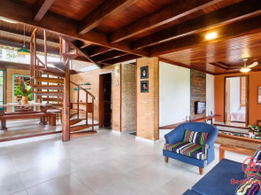 Bh31: Casa Com Piscina Em Frente À Praia Grande