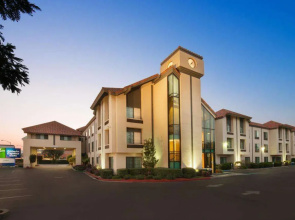 Holiday Inn Express & Suites Santa Clara-Silicon Valley by IHG