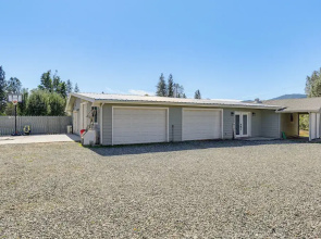 Backyard Oasis w/ Hot Tub & Views: Weaverville Gem
