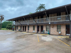 OYO Pinewood Inn & Suites Silsbee