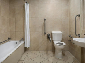 Ramada by Wyndham Cheltenham