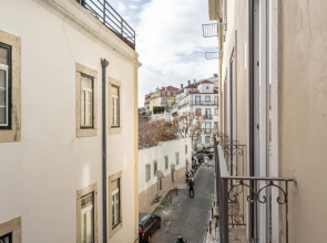 Altido Elegant Bica Apartment In Historical Centre