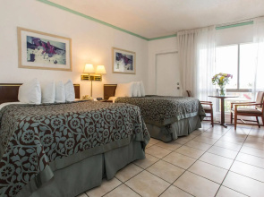 Days Hotel - Thunderbird Beach Resort