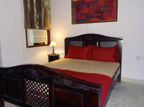 Tulsian Guest House & Apartments