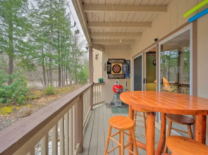 Riverfront Retreat w/ Deck: 1 Mi to Loon Mtn!