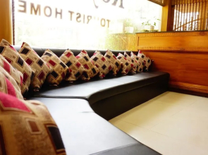 Thayamkery's Royal inn