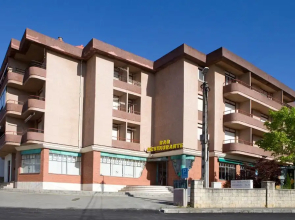 Los Arces de Isla Hotel & Apartamentos