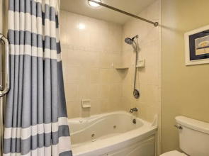 Wildwood Townhome w/ Patio: 1 Block To The Beach!