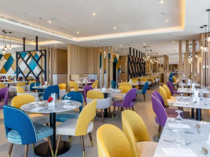 Отель Premier Inn Dubai Dragon Mart