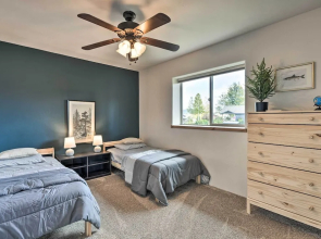 Cozy Designer Home w/ Gorgeous Mountain Views!