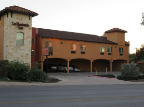 La Hacienda near Alamodome & Riverwalk