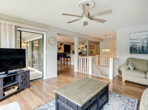 Unwind Poolside! Lakefront Osage Beach Condo