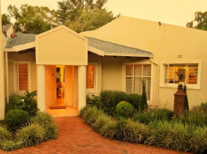 Vair's Place Guest House in Sandton Paulshof - Apartment, Lux Suites & Spa