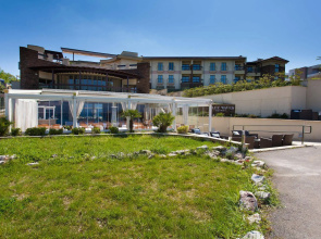 Blue Waves Resort