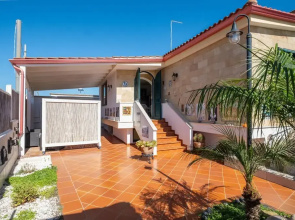 Sirena Apartment in Luxury Villa With Shared Pool