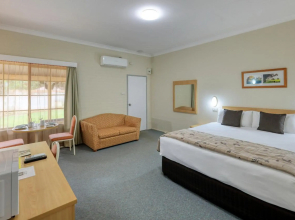 Country Gardens Motor Inn