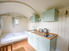 Sage Shepherds Hut, Boundary Farm Cottages