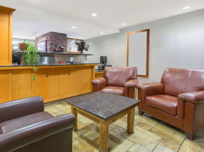 Canmore Inn & Suites