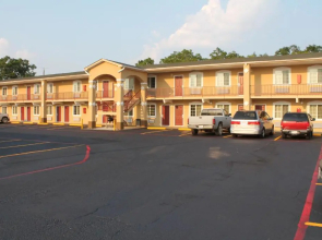 Continental Inn & Suites Nacogdoches TX / SFA  University/Downtown