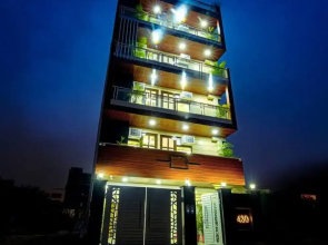 Studio Apartment With Patio gym Near Global Foyer