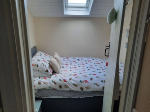 2 Bed House - Sleeps 3 - Pets - Garden - Parking