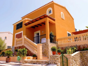 Detached House With Private Pool Near the Beach