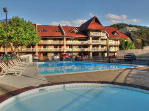 Crossroads Inn & Suites