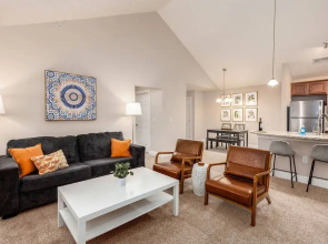 Woodland Penthouse 2BR W D Pool Gym Walkable