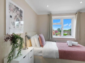 Stylish 4 Bedroom Home in Brightside Ave