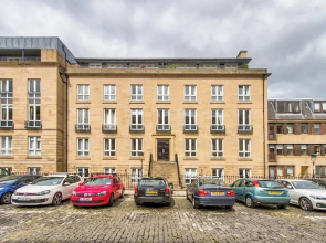 Gorgeous 2BR City Centre Apt with Parking