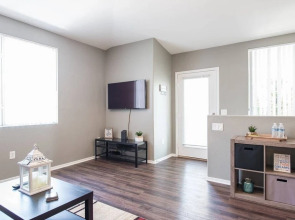 Quiet Home 9 Minutes to Strip Balcony & Pool