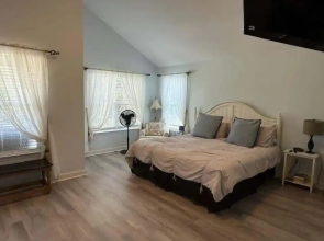 Gone To The Beach 4 Bedroom Home by RedAwning