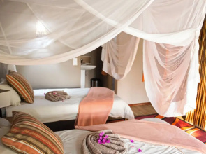 Kayova River Lodge