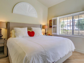 Tennis, Golf & Pools: Lovely Palm Desert Condo!