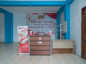 RedDoorz near RS Mitra Keluarga Waru