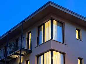Bernina Suites - 150 metres to Bernina Express