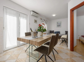 Nice Home in Porec With Wifi and 2 Bedrooms