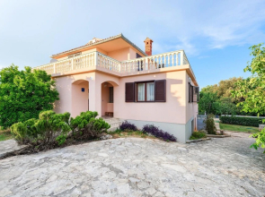 Stunning Home in Liznjan With Wifi and 3 Bedrooms