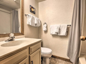Mtn Views & Hot Tub Access: Lake Dillon Retreat