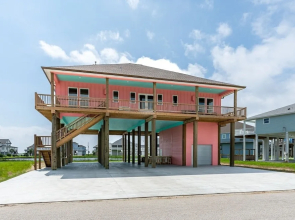 Coral Cabana 4 Bedroom Home by RedAwning