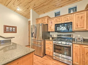 < 1 Mi to Torreon Golf Club: Show Low Condo