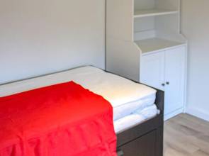 Stunning Home in Diksmuide With Wifi and 4 Bedrooms