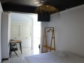 Airport Manini Lodge Studio 6