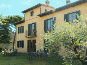 Cozy Farmhouse in Cortona with Pool