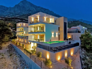 Luxury Villa Delight I Promajna with pool, gym, sauna and jacuzzi