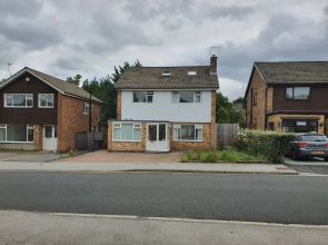 Detached 4-bed House in Leeds