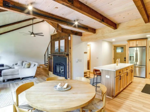 Skier's Paradise: Townhome w/ Deck in Cortland!