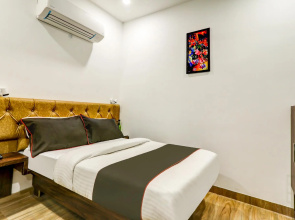 OYO 77788  Townhouse 405 Mall Road
